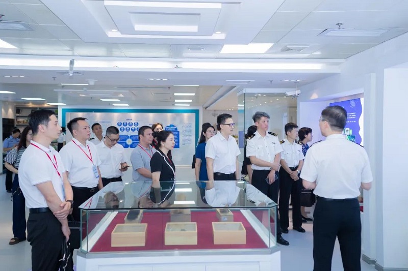 谁执法谁普法，今年哪家更强？幸运时时彩评议团带您实地考察2.jpg