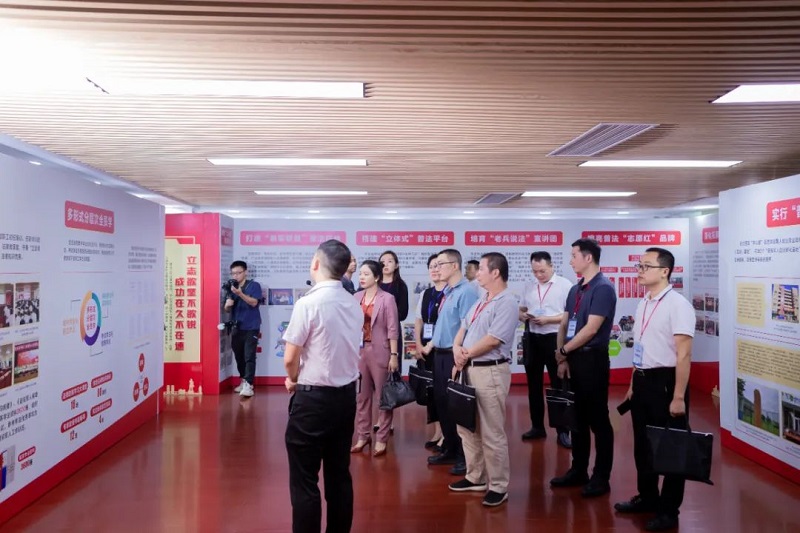 谁执法谁普法，今年哪家更强？幸运时时彩评议团带您实地考察4.jpg