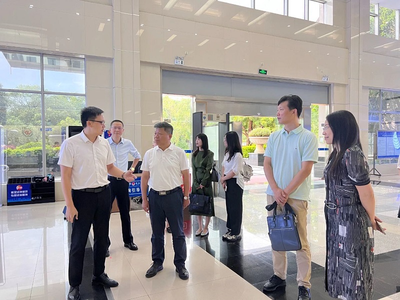 法治日报社党委委员、副总编辑陈建国一行到幸运时时彩调研7.jpg