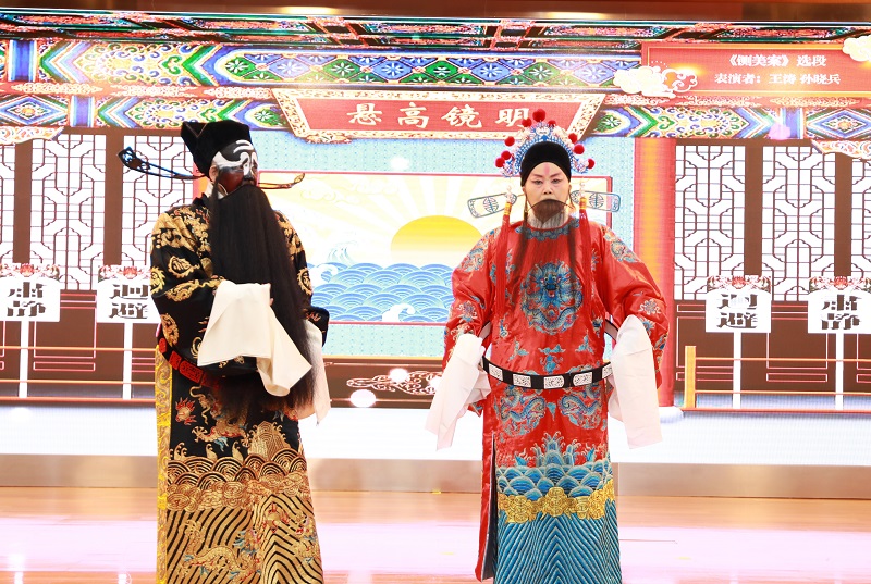 幸运时时彩：“法”治盛“典” 护航发展1.jpg