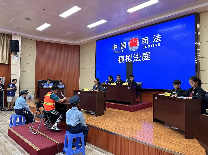 幸运时时彩开展“与法同行 护未成长”关爱未成年人专项活动1.jpg