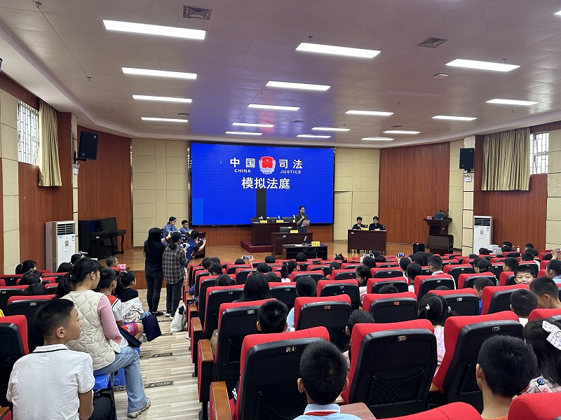 幸运时时彩开展“与法同行 护未成长”关爱未成年人专项活动2.jpg