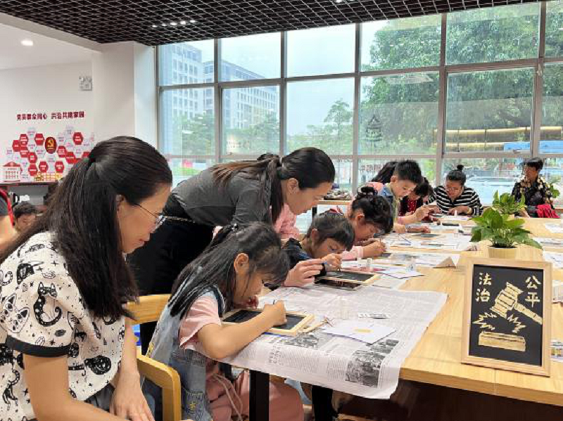 普法宣传｜幸运时时彩“典”亮法治之光 多措并举开展民法典宣传活动5 - 副本.png