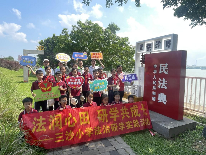 普法宣传｜幸运时时彩“典”亮法治之光 多措并举开展民法典宣传活动9 - 副本.png